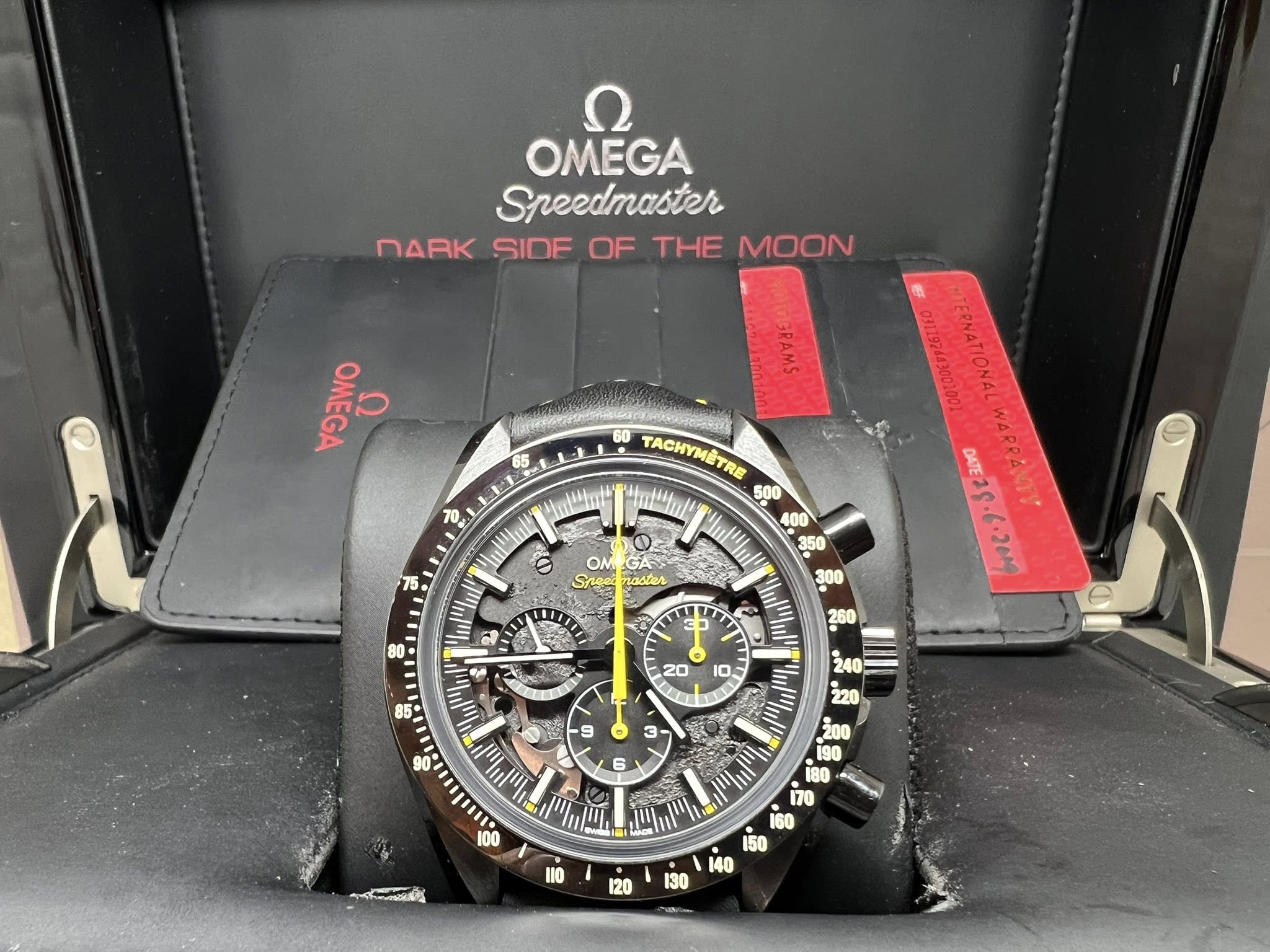 Omega Speedmaster Dark side of the Moon Apollo 8 黑陶瓷皮帶 311.92.44.30.01.001 2019年錶 99%new