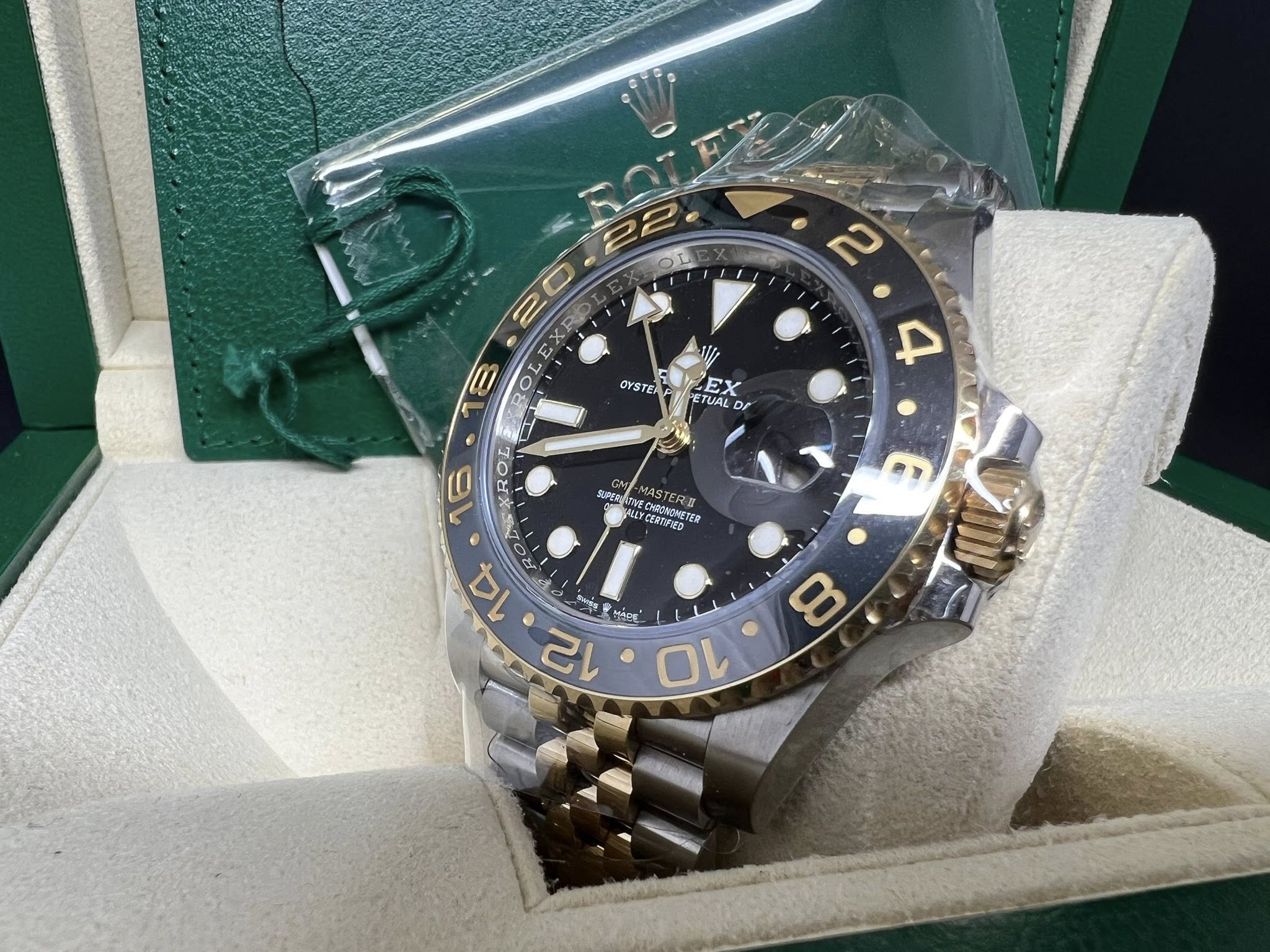 Rolex GMT Master II 金鋼珠帶皮蛋圈 型號：126713GRNR 2023年錶 99%新
