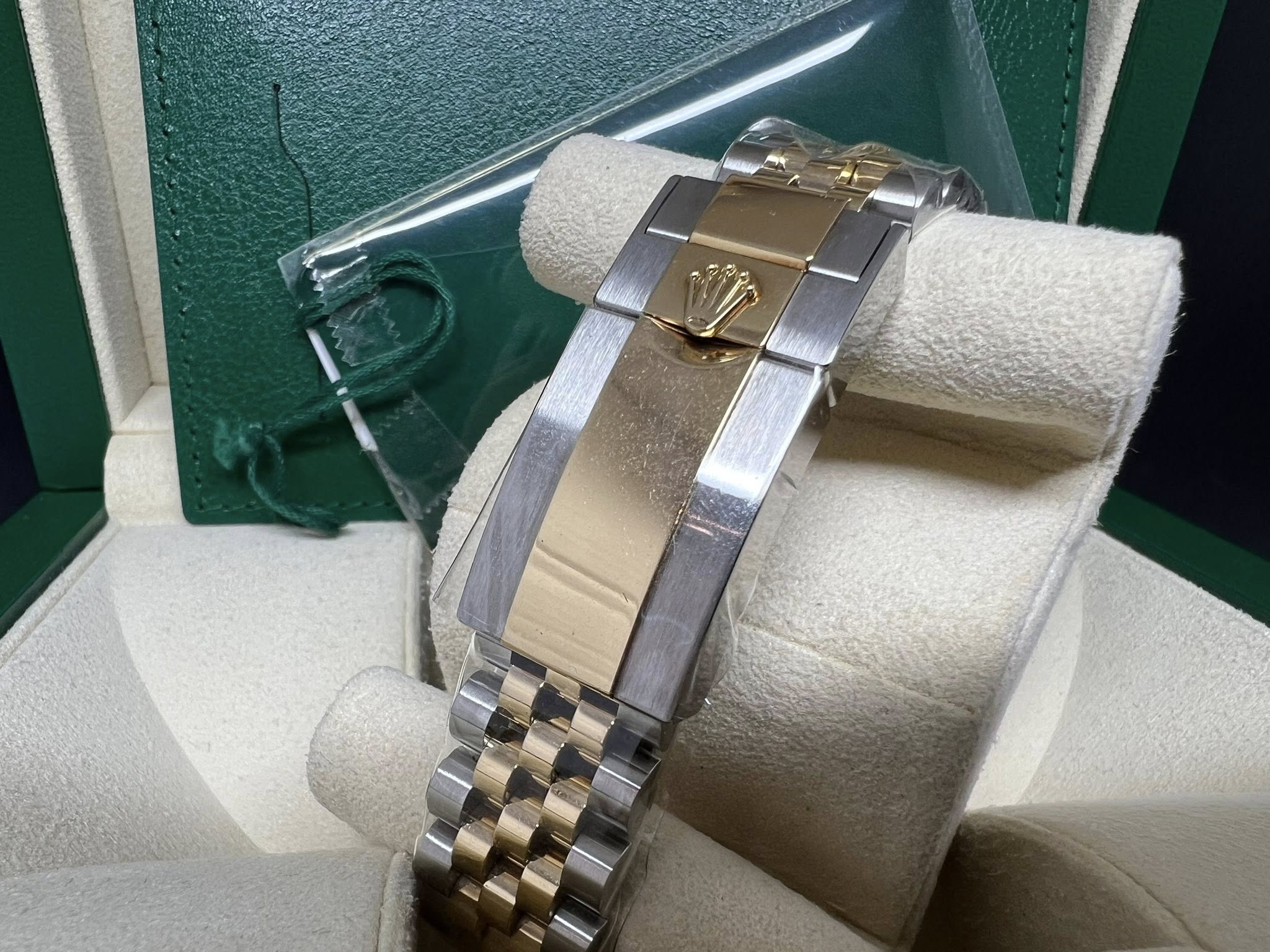 Rolex GMT Master II 金鋼珠帶皮蛋圈 型號：126713GRNR 2023年錶 99%新