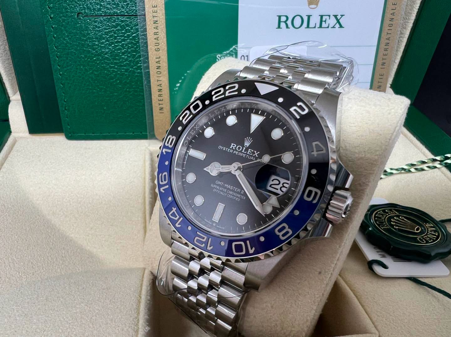 全新未用品 Rolex GMT Master II 藍黑圈珠帶 126710BLNR 2019年錶