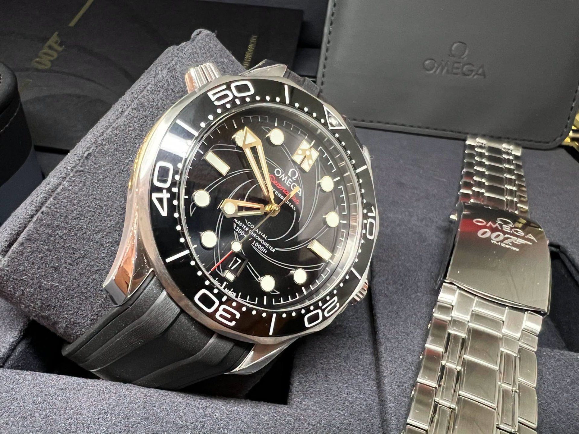 Omega Seamaster Diver 42mm James Bond 007 Special Limited 210.22.42.20.01.004