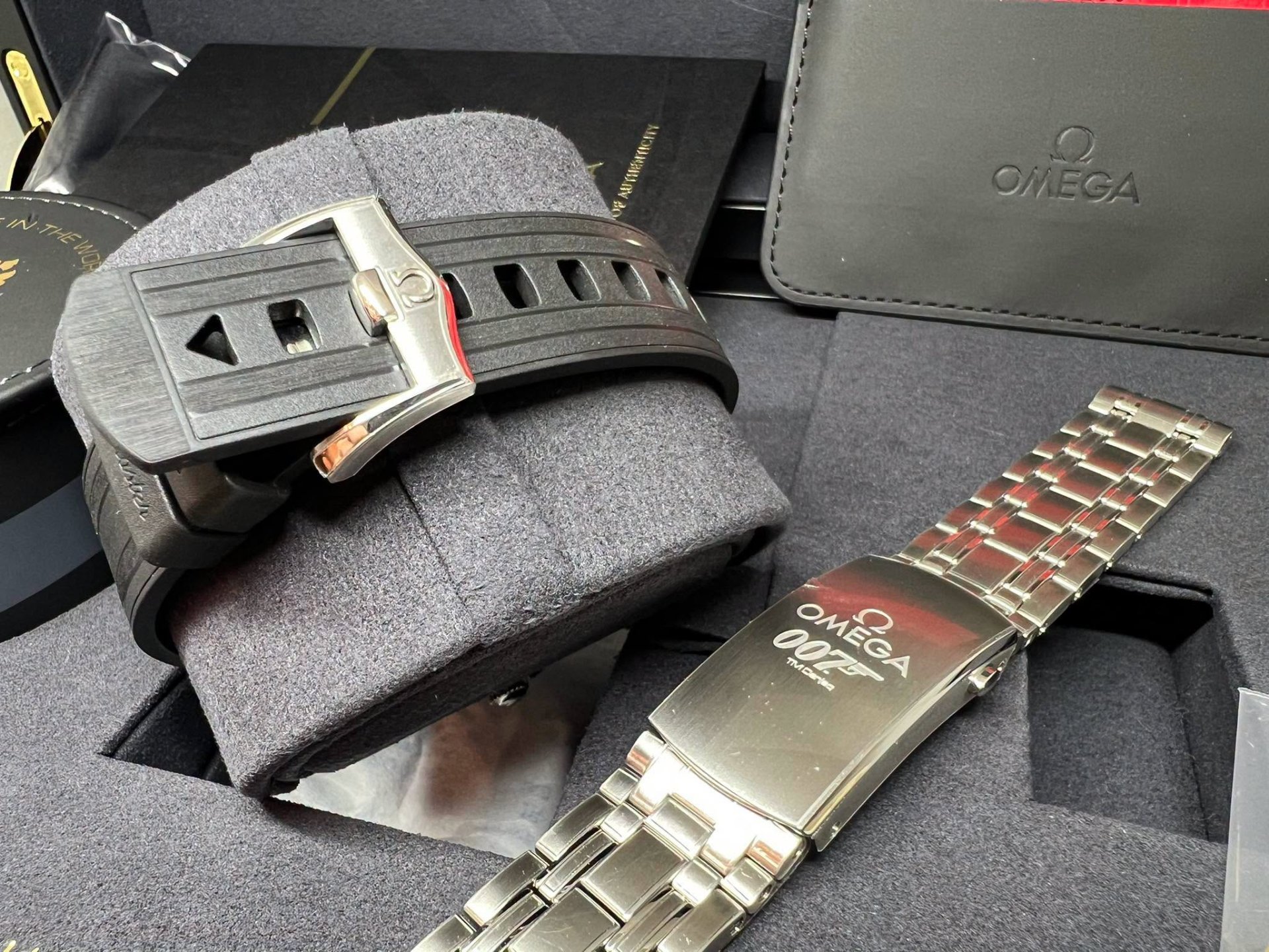 Omega Seamaster Diver 42mm James Bond 007 Special Limited 210.22.42.20.01.004